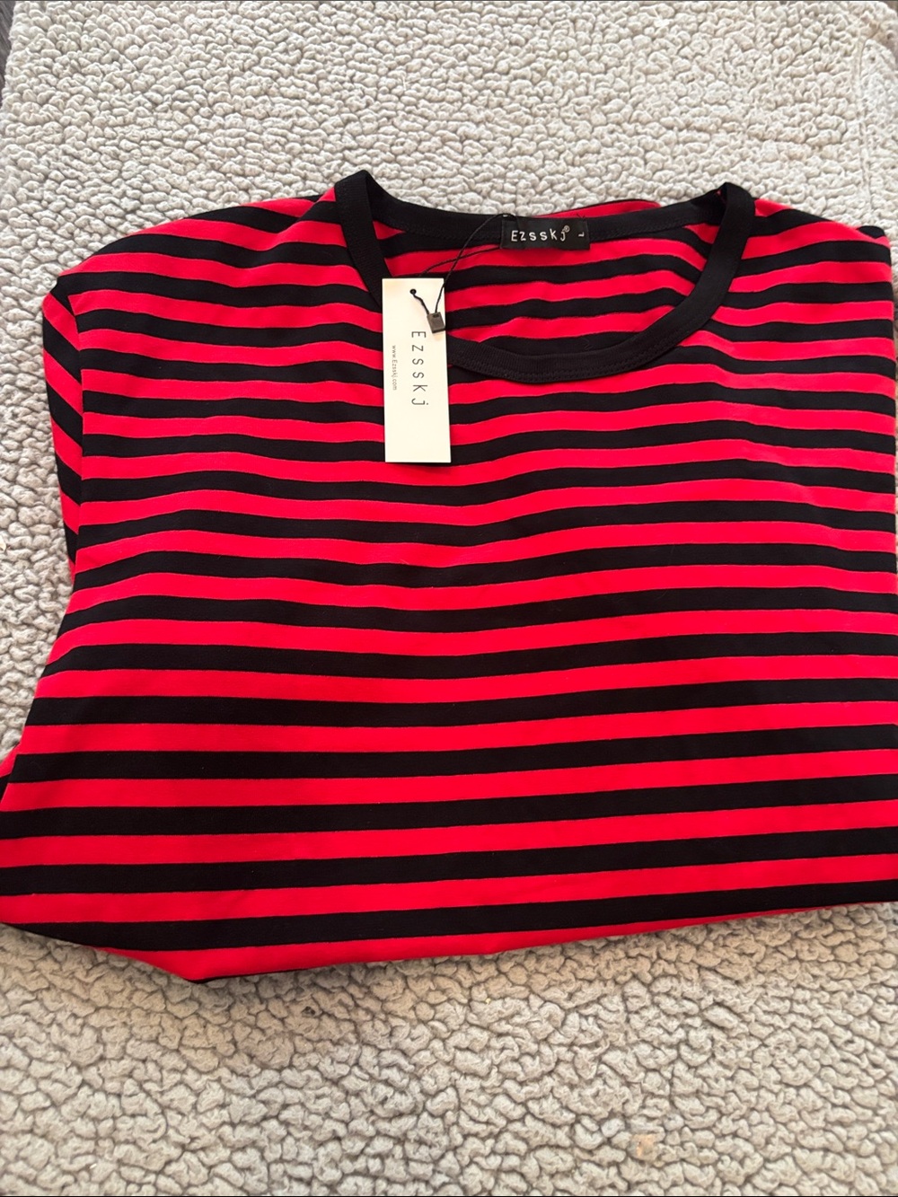 NWT Ezsskj Red & Black Striped Short Sleeve Tee